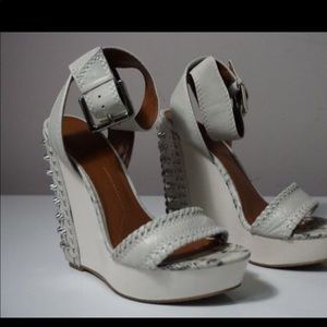 Boutique 9 Wedge Shoes in Off White/Gray /SIZE 10